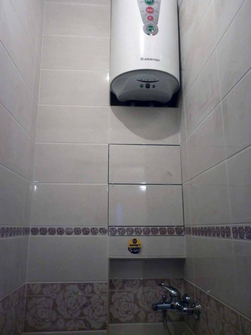 Как спрятать водонагреватель в ванной комнате фото